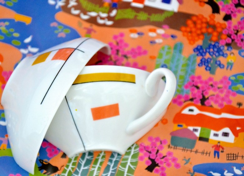 tazzina bianca rotta